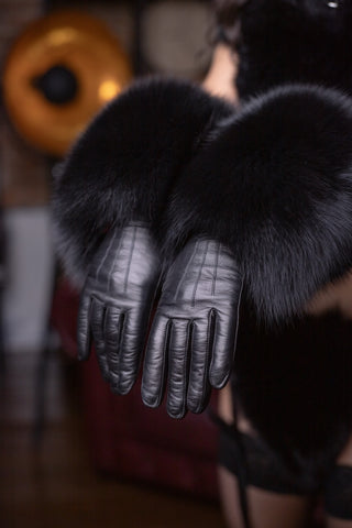 Short Leather Gloves with Detachable Fox Fur Cuffs
