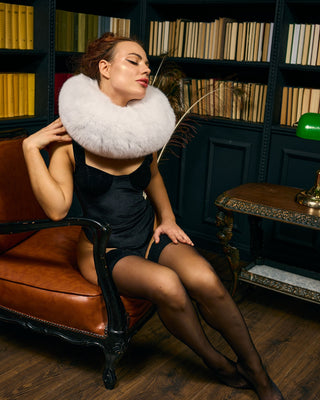Saga White Fox Ruff Collar – Renaissance Elizabethan Collar
