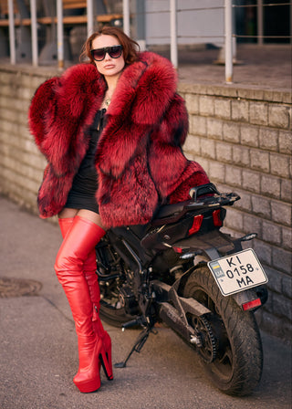 Red Dyed Silver Fox Fur Short Coat – Grunge Style Jacket with Oversized Collar