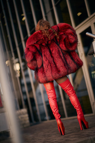 Red Dyed Silver Fox Fur Short Coat – Grunge Style Jacket with Oversized Collar
