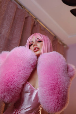Saga Blue Fox Huge Gloves 'Fur Massage' – Oversized Fur Fetish Gloves