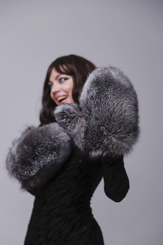 Silver Fox Fur Gloves – Luxury Oversized Outdoor Fur Gloves