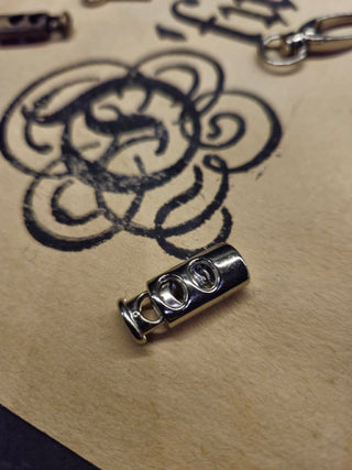 Drawstring toggle