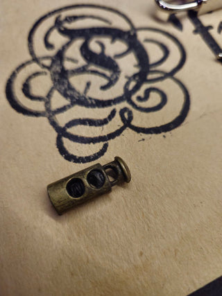 Drawstring toggle